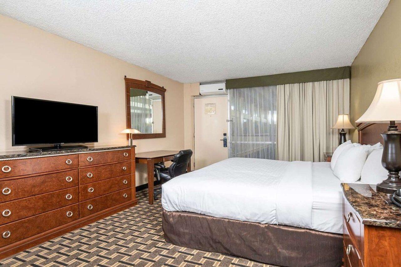Clarion Inn Conference Center Modesto Εξωτερικό φωτογραφία