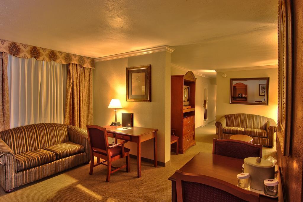 Clarion Inn Conference Center Modesto Εξωτερικό φωτογραφία